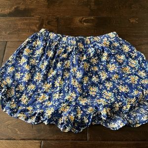 American Eagle clown shorts